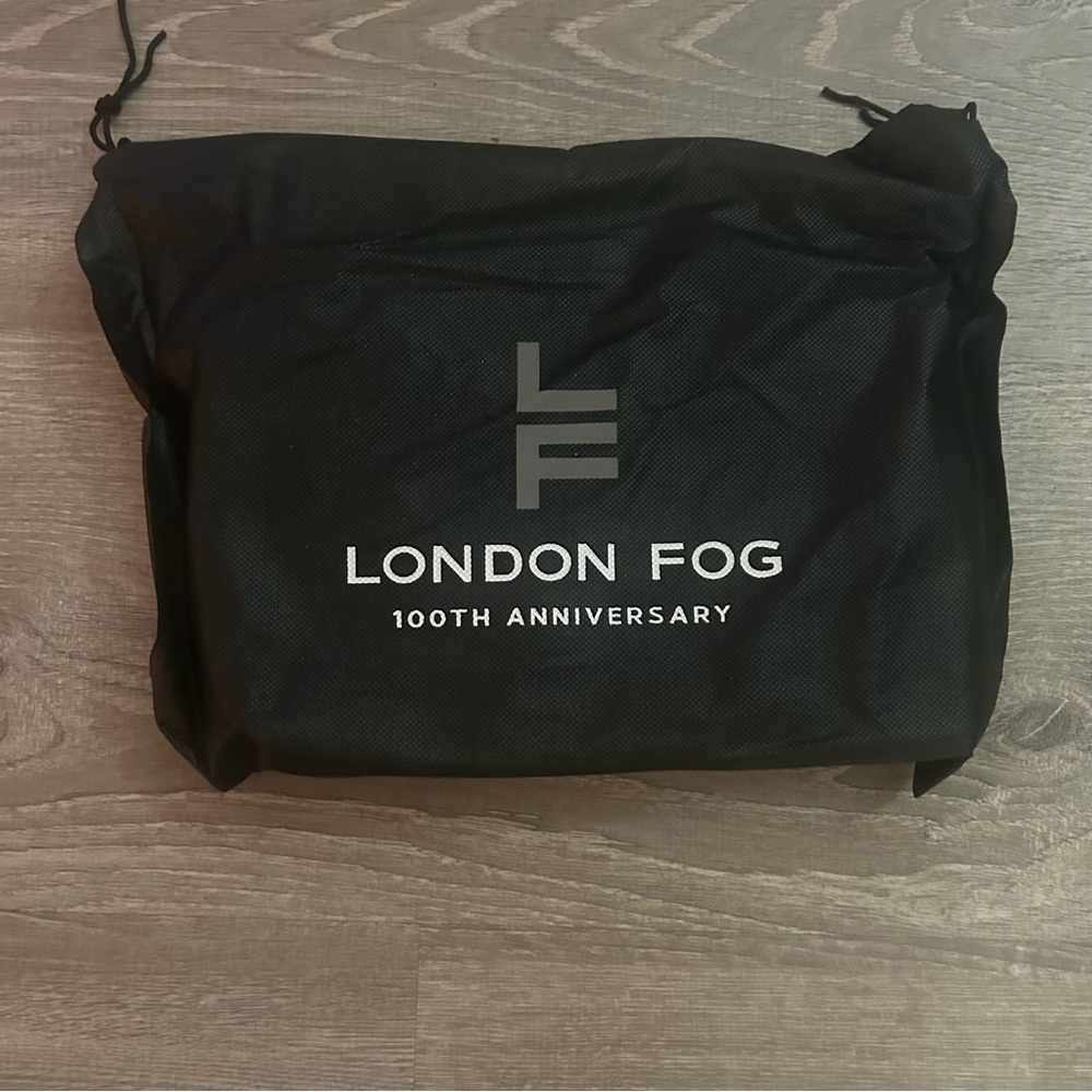 NWT London Fog Bella Pebble Crossbody - Picture 2 of 9